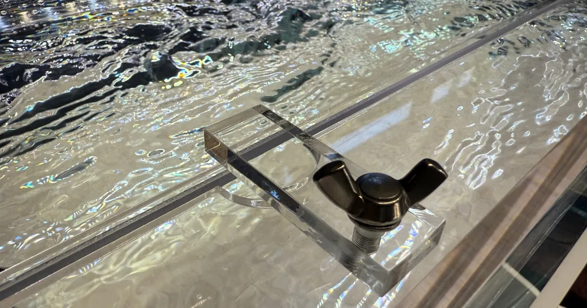 熟練の職人が制作したアクリル水槽